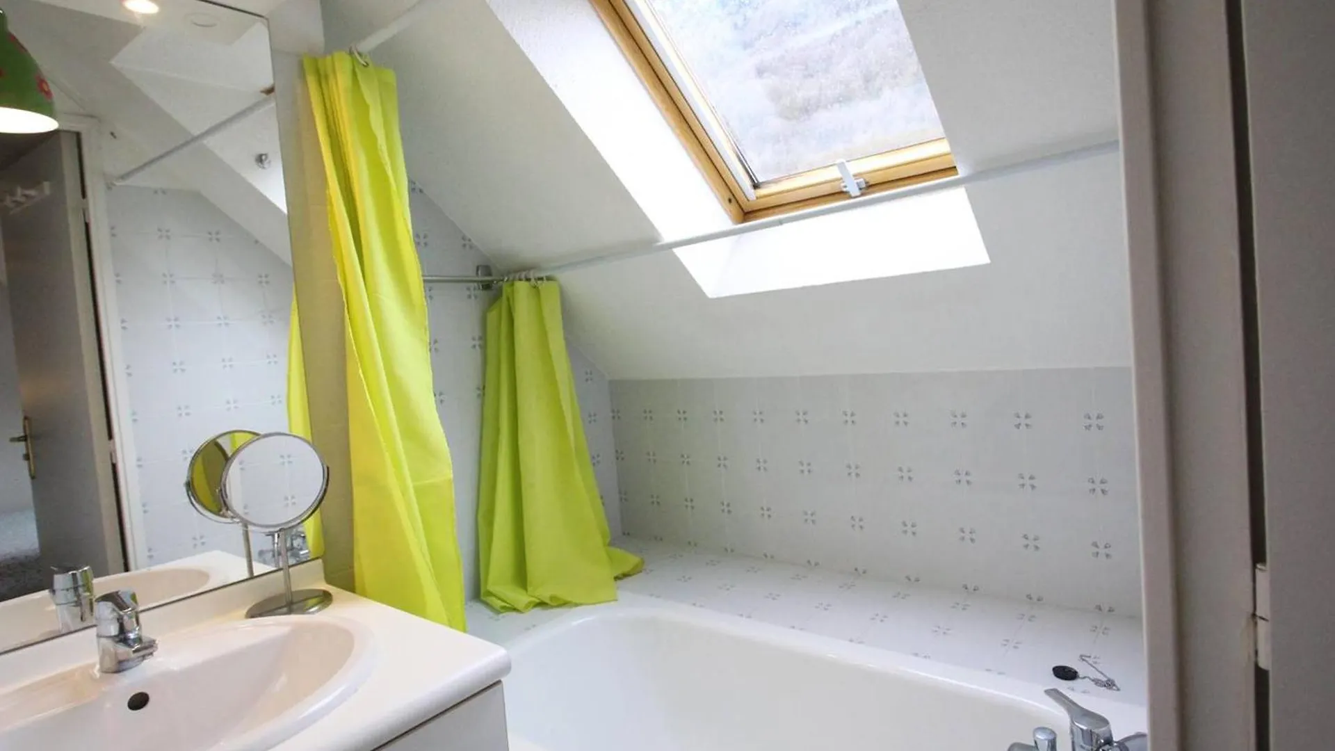 Apartamento Duplex Centre Luchon 4 Pers, Balcons, Parking Prive - Fr-1-313-239 Bagnères-de-Luchon 0*,